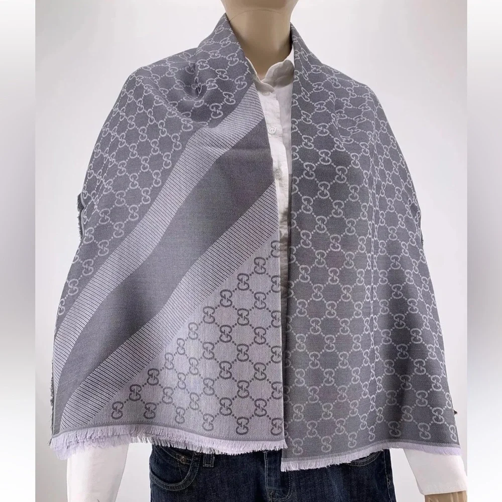 ⭐️ NWT Women’s Gucci Pearl Medium Grey GG Monogram Shawl ⭐️ - Picture 7 of 7
